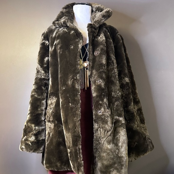 Vintage Faux Fur Coat - Picture 7 of 9